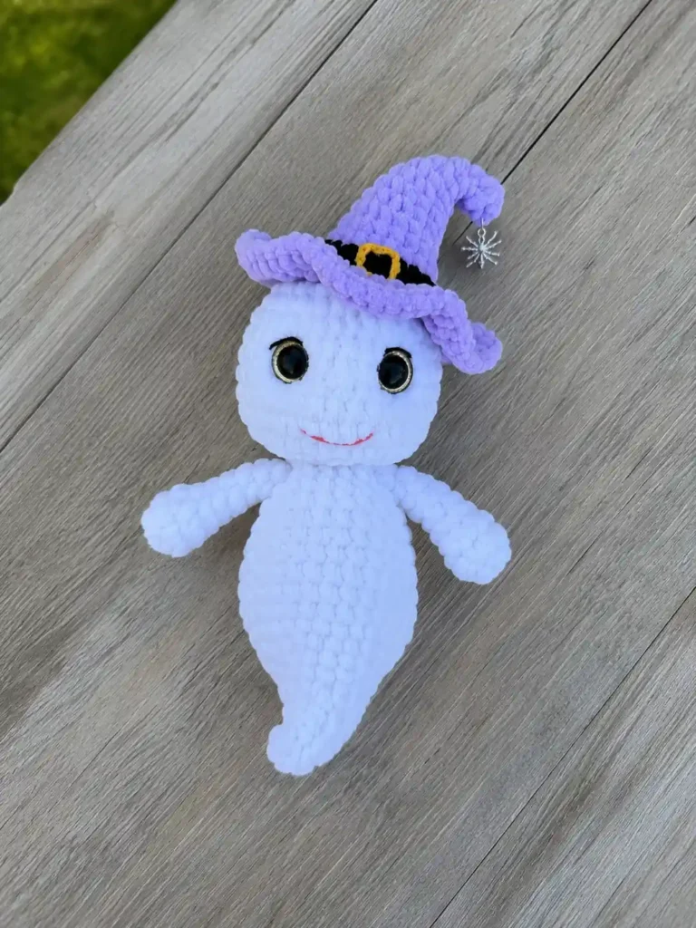 Learn to crochet this cute witch ghost using our free halloween ghost amigurumi pattern on AmiLoops.com.