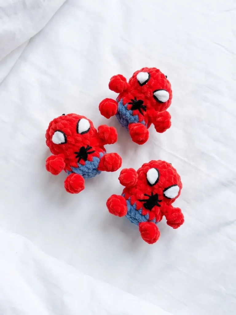 spiderman-amigurumi-keychain-free-pattern-fabric-blog
